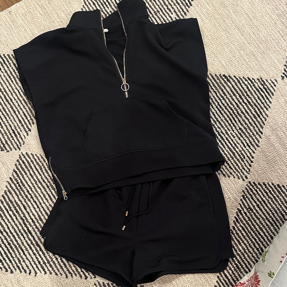 Entro Black Zip-Up Set